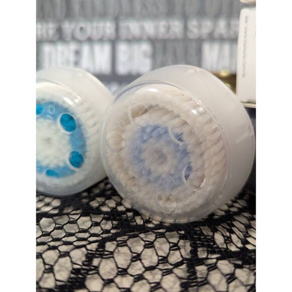 Clarisonic Essential Skin Solutions Brush Head 4-pack NEW! RETIRED/DEADSTOCK - Picture 14 of 16